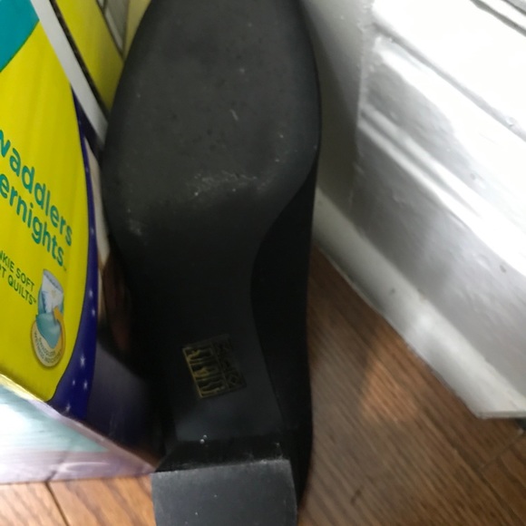 Everlane Day Heel in Black Suede - Picture 5 of 5